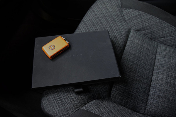 Volvo XC60 2.0 T6 Plug-in hybrid AWD Panoramadak|HUD|ACC|Dealer onderhouden|