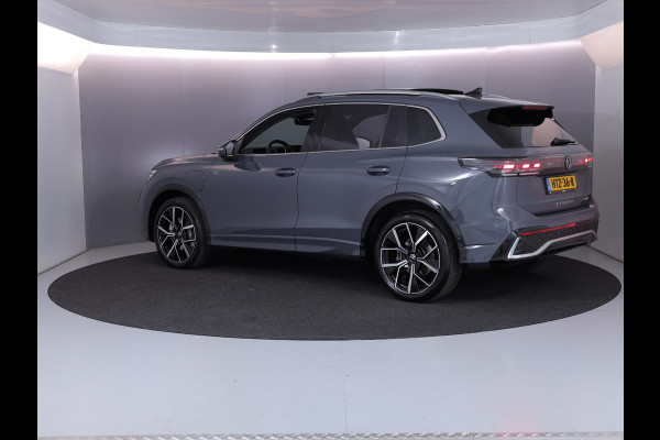 Volkswagen Tiguan 1.5 eHybrid R-Line Edition 272 pk Automaat (DSG) | Verlengde garantie | Navigatie | Panoramadak | Parkeersensoren (Park assist) | Rondomzicht camera | Stoelverwarming v/a | R-Line |