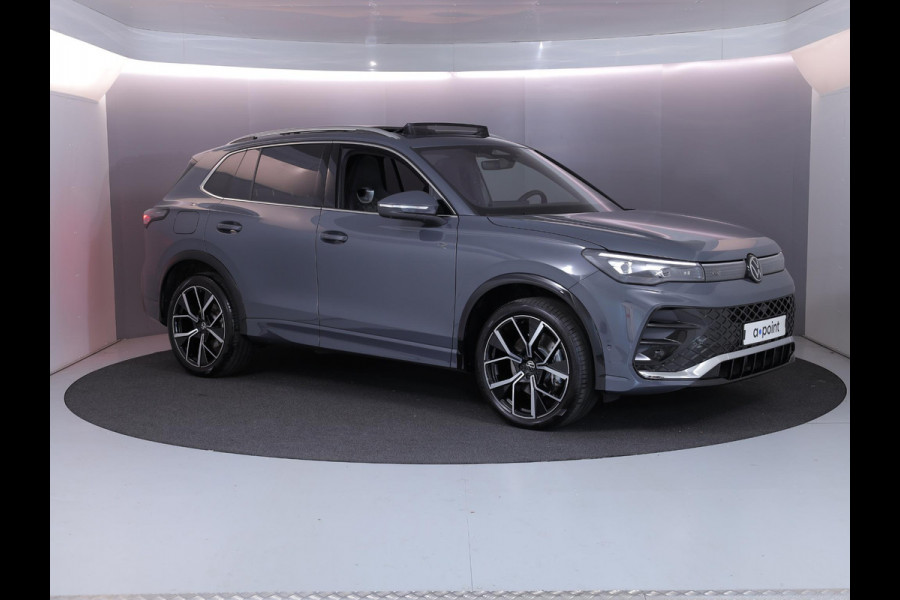 Volkswagen Tiguan 1.5 eHybrid R-Line Edition 272 pk Automaat (DSG) | Verlengde garantie | Navigatie | Panoramadak | Parkeersensoren (Park assist) | Rondomzicht camera | Stoelverwarming v/a | R-Line |