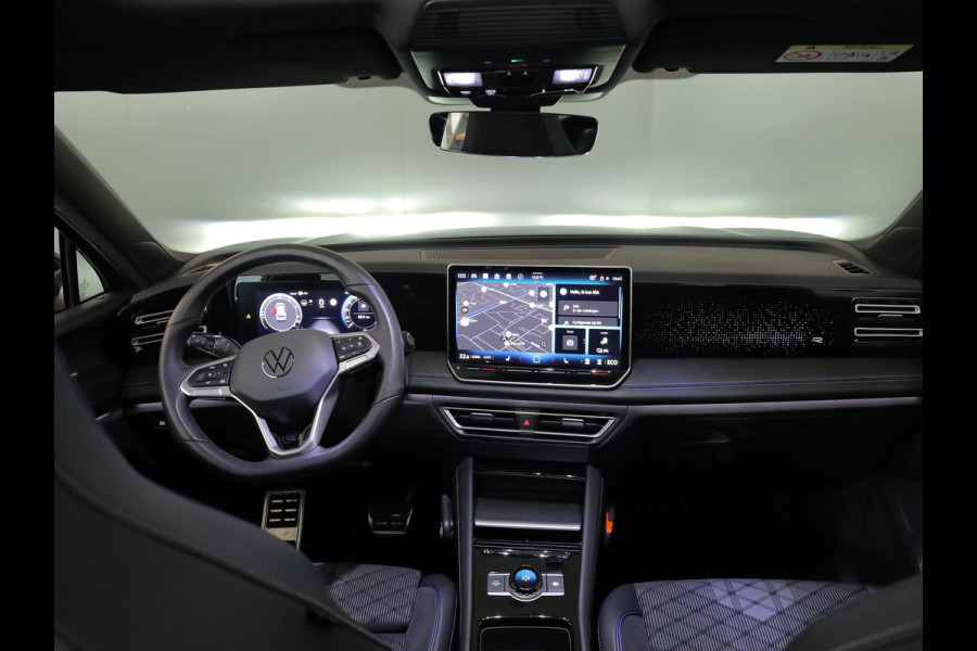 Volkswagen Tiguan 1.5 eHybrid R-Line Edition 272 pk Automaat (DSG) | Verlengde garantie | Navigatie | Panoramadak | Parkeersensoren (Park assist) | Rondomzicht camera | Stoelverwarming v/a | R-Line |