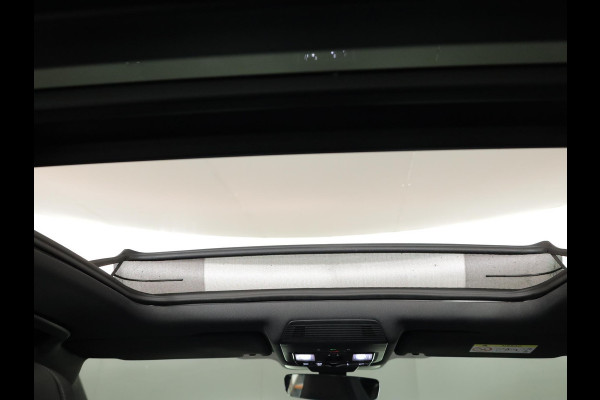 Volkswagen Tiguan 1.5 eHybrid R-Line Edition 272 pk Automaat (DSG) | Verlengde garantie | Navigatie | Panoramadak | Parkeersensoren (Park assist) | Rondomzicht camera | Stoelverwarming v/a | R-Line |