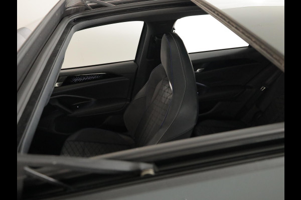 Volkswagen Tiguan 1.5 eHybrid R-Line Edition 272 pk Automaat (DSG) | Verlengde garantie | Navigatie | Panoramadak | Parkeersensoren (Park assist) | Rondomzicht camera | Stoelverwarming v/a | R-Line |