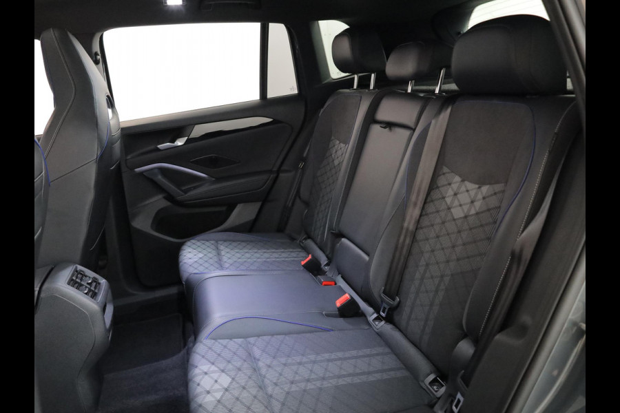 Volkswagen Tiguan 1.5 eHybrid R-Line Edition 272 pk Automaat (DSG) | Verlengde garantie | Navigatie | Panoramadak | Parkeersensoren (Park assist) | Rondomzicht camera | Stoelverwarming v/a | R-Line |