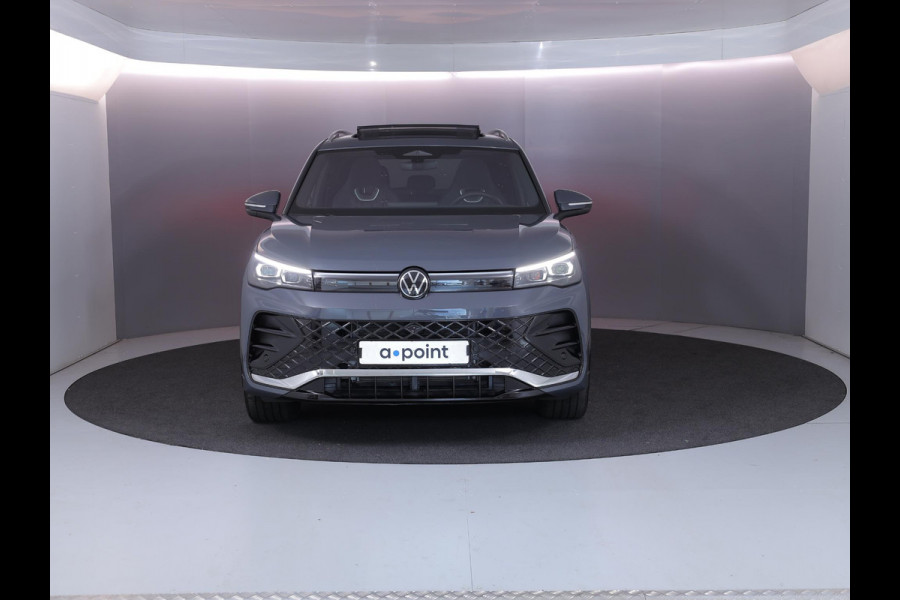 Volkswagen Tiguan 1.5 eHybrid R-Line Edition 272 pk Automaat (DSG) | Verlengde garantie | Navigatie | Panoramadak | Parkeersensoren (Park assist) | Rondomzicht camera | Stoelverwarming v/a | R-Line |