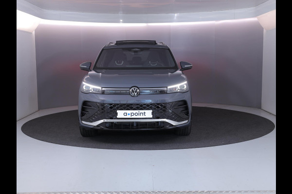 Volkswagen Tiguan 1.5 eHybrid R-Line Edition 272 pk Automaat (DSG) | Verlengde garantie | Navigatie | Panoramadak | Parkeersensoren (Park assist) | Rondomzicht camera | Stoelverwarming v/a | R-Line |