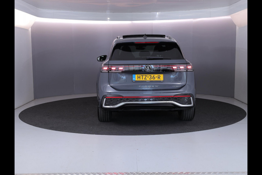 Volkswagen Tiguan 1.5 eHybrid R-Line Edition 272 pk Automaat (DSG) | Verlengde garantie | Navigatie | Panoramadak | Parkeersensoren (Park assist) | Rondomzicht camera | Stoelverwarming v/a | R-Line |