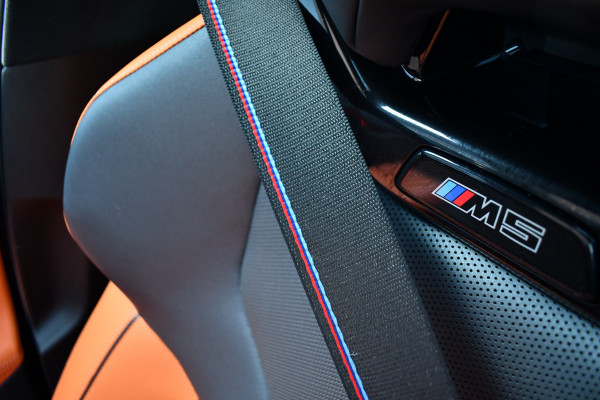 BMW 5 Serie Touring M5 Pano M-Driver Co-Pilot Carbon Alc-hemel B&W Alarm4