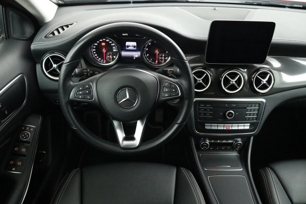 Mercedes-Benz GLA 200 Premium Plus AMG-Line (Dealer onderH, Navi, Camera, Climate Con, Parkeerhulp, Etc)