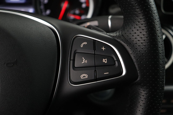 Mercedes-Benz GLA 200 Premium Plus AMG-Line (Dealer onderH, Navi, Camera, Climate Con, Parkeerhulp, Etc)