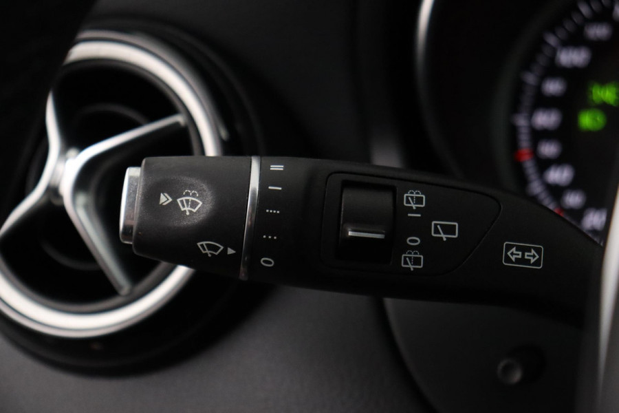 Mercedes-Benz GLA 200 Premium Plus AMG-Line (Dealer onderH, Navi, Camera, Climate Con, Parkeerhulp, Etc)