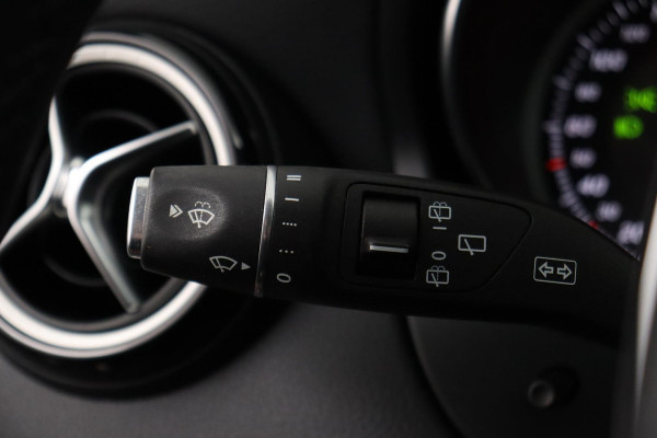 Mercedes-Benz GLA 200 Premium Plus AMG-Line (Dealer onderH, Navi, Camera, Climate Con, Parkeerhulp, Etc)