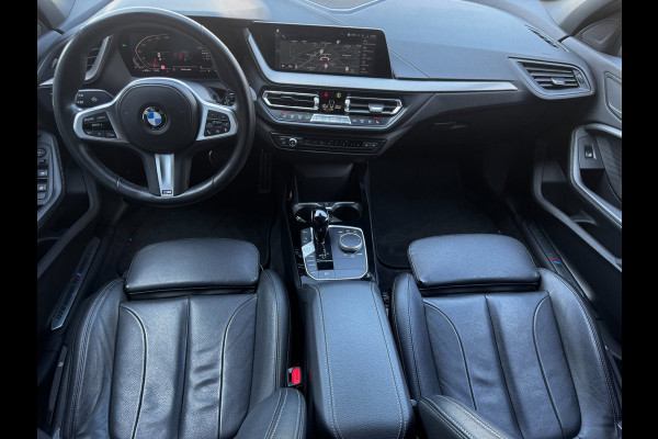 BMW 1-serie 118i M-Sport | M Interieur + Exterieur | NL-Auto | Leder + Stoelverwarming | Camera | LED | PDC Rondom |