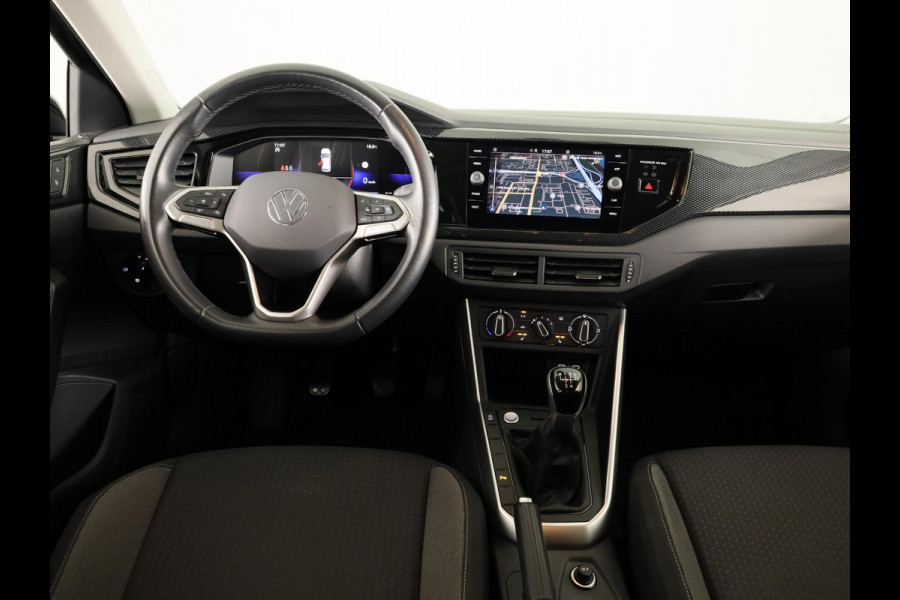 Volkswagen Polo 1.0 TSI Life 95PK | Navigatie | parkeersensoren | extra getint glas | keyless entry | stoelverwarming