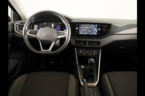 Volkswagen Polo 1.0 TSI Life 95PK | Navigatie | parkeersensoren | extra getint glas | keyless entry | stoelverwarming