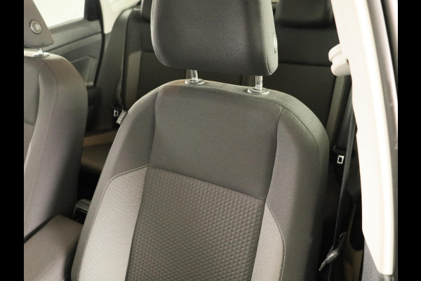 Volkswagen Polo 1.0 TSI Life 95PK | Navigatie | parkeersensoren | extra getint glas | keyless entry | stoelverwarming