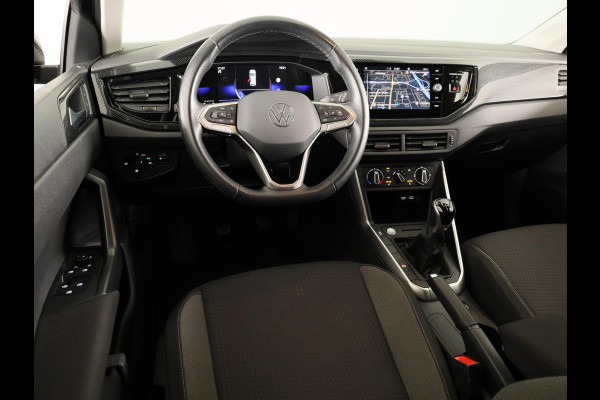 Volkswagen Polo 1.0 TSI Life 95PK | Navigatie | parkeersensoren | extra getint glas | keyless entry | stoelverwarming