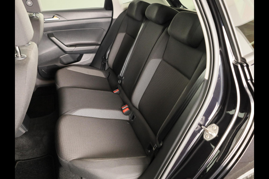 Volkswagen Polo 1.0 TSI Life 95PK | Navigatie | parkeersensoren | extra getint glas | keyless entry | stoelverwarming