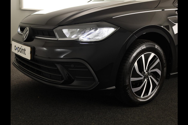 Volkswagen Polo 1.0 TSI Life 95PK | Navigatie | parkeersensoren | extra getint glas | keyless entry | stoelverwarming