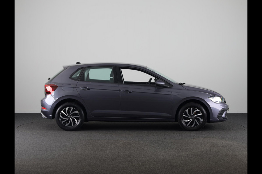Volkswagen Polo 1.0 TSI Life 95PK | Navigatie via app | parkeersensoren | lm velgen