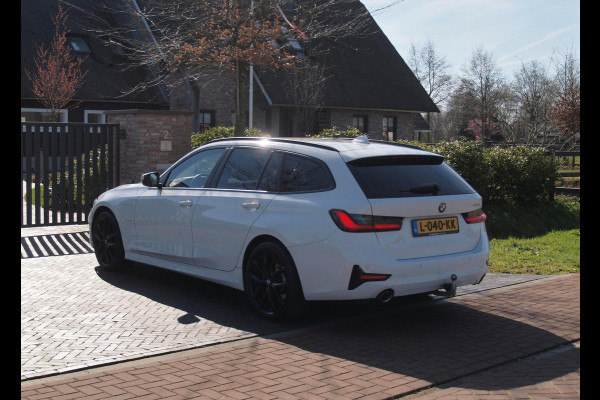 BMW 3 Serie Touring 320e Business Edition Plus | 19 Inch Velgen | Trekhaak | Laser Led koplampen | NL-Auto |