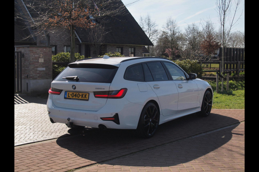 BMW 3 Serie Touring 320e Business Edition Plus | 19 Inch Velgen | Trekhaak | Laser Led koplampen | NL-Auto |
