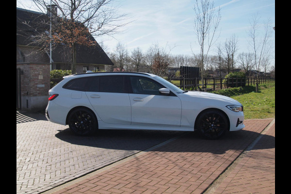 BMW 3 Serie Touring 320e Business Edition Plus | 19 Inch Velgen | Trekhaak | Laser Led koplampen | NL-Auto |