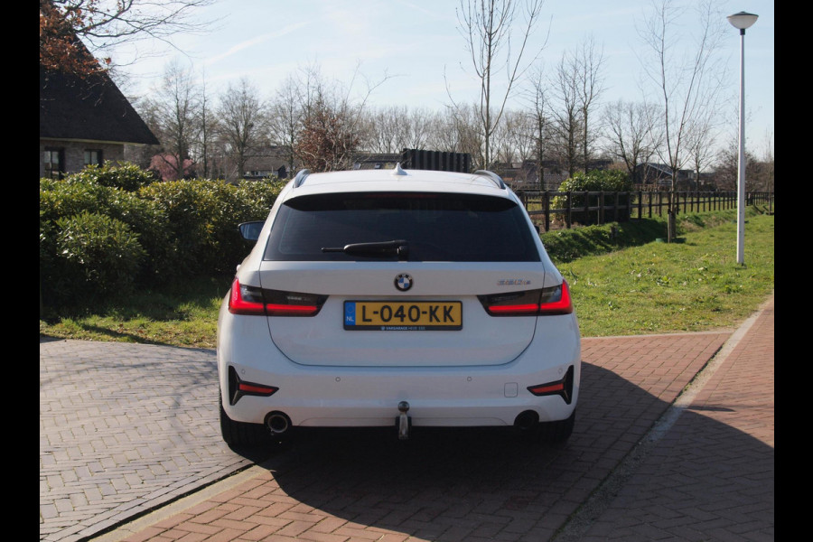 BMW 3 Serie Touring 320e Business Edition Plus | 19 Inch Velgen | Trekhaak | Laser Led koplampen | NL-Auto |