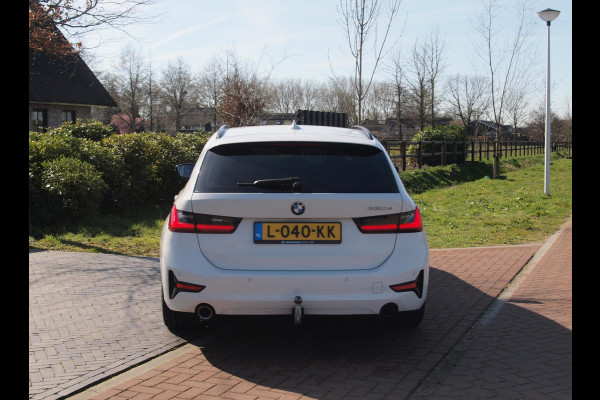 BMW 3 Serie Touring 320e Business Edition Plus | 19 Inch Velgen | Trekhaak | Laser Led koplampen | NL-Auto |