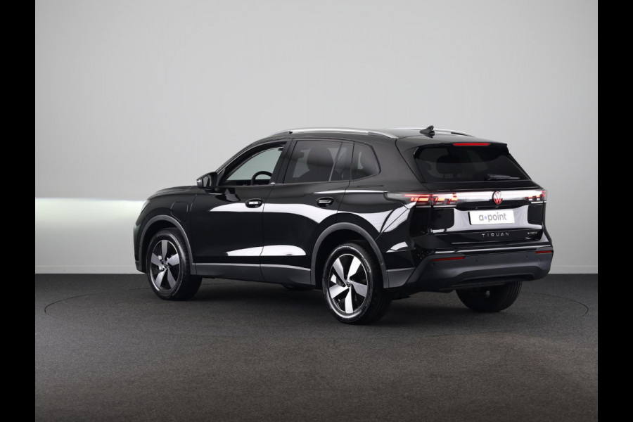 Volkswagen Tiguan 1.5 eHybrid Life 204 PK | Navigatie | Wegklapbare trekhaak | Verlengde garantie