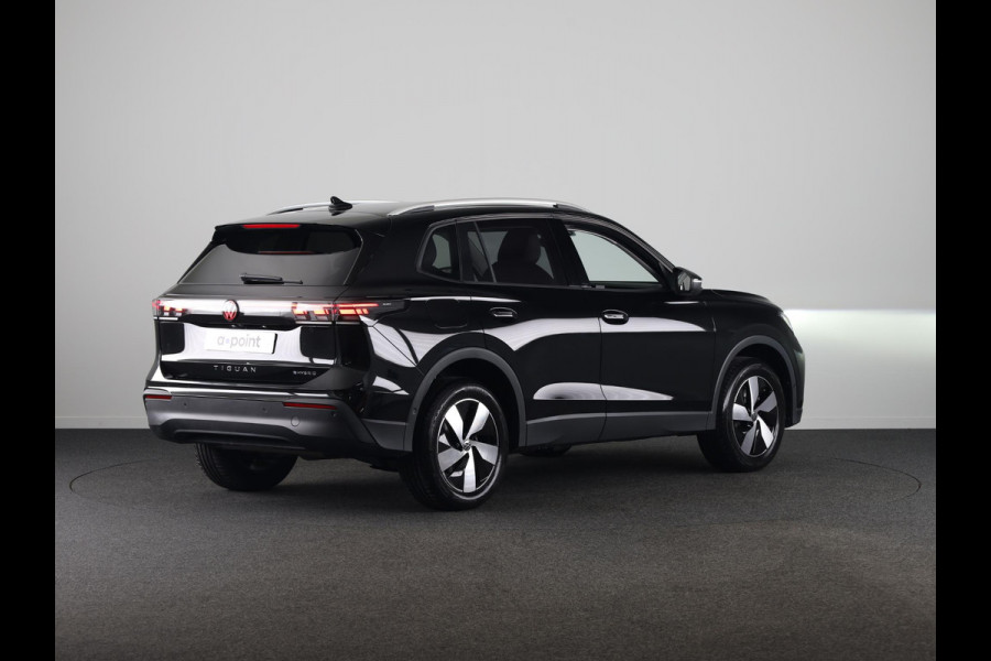 Volkswagen Tiguan 1.5 eHybrid Life 204 PK | Navigatie | Wegklapbare trekhaak | Verlengde garantie