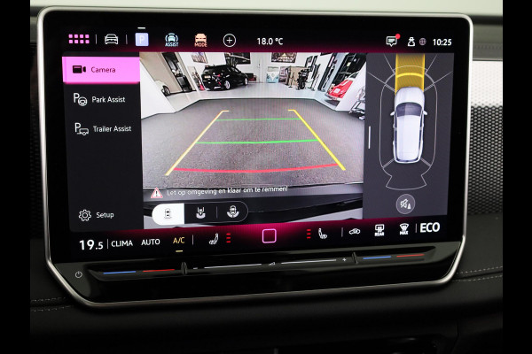 Volkswagen Tiguan 1.5 eHybrid Life 204 PK | Navigatie | Wegklapbare trekhaak | Verlengde garantie