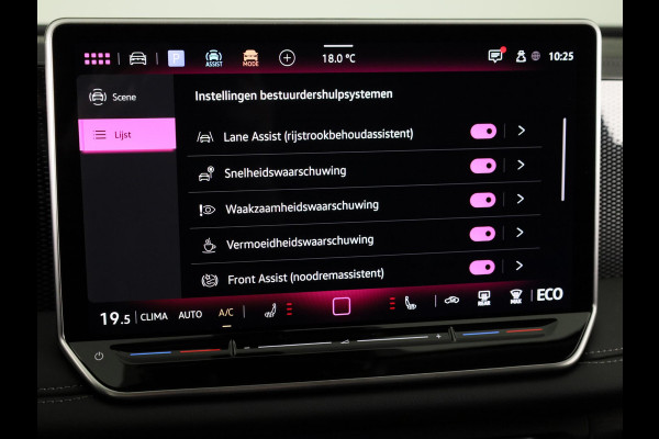 Volkswagen Tiguan 1.5 eHybrid Life 204 PK | Navigatie | Wegklapbare trekhaak | Verlengde garantie