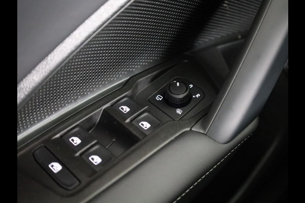 Volkswagen Tiguan 1.5 eHybrid Life 204 PK | Navigatie | Wegklapbare trekhaak | Verlengde garantie