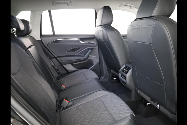 Volkswagen Tiguan 1.5 eHybrid Life 204 PK | Navigatie | Wegklapbare trekhaak | Verlengde garantie