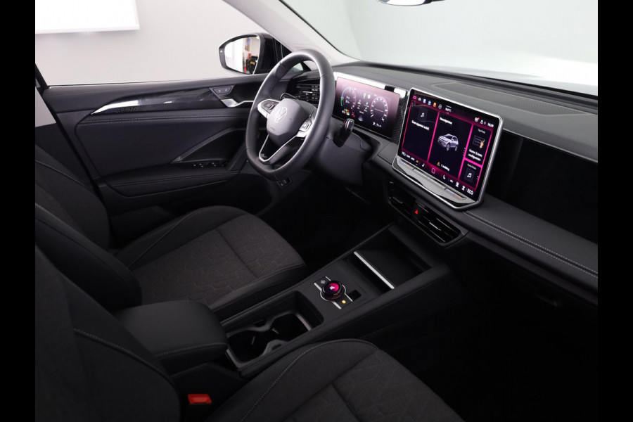 Volkswagen Tiguan 1.5 eHybrid Life 204 PK | Navigatie | Wegklapbare trekhaak | Verlengde garantie