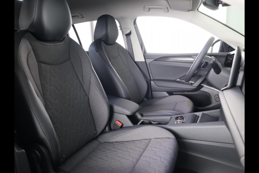 Volkswagen Tiguan 1.5 eHybrid Life 204 PK | Navigatie | Wegklapbare trekhaak | Verlengde garantie