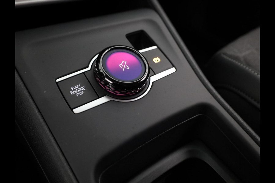 Volkswagen Tiguan 1.5 eHybrid Life 204 PK | Navigatie | Wegklapbare trekhaak | Verlengde garantie