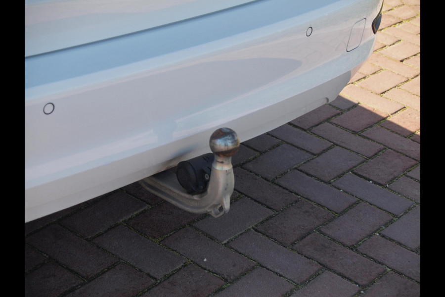 BMW 3 Serie Touring 320e Business Edition Plus | 19 Inch Velgen | Trekhaak | Laser Led koplampen | NL-Auto |