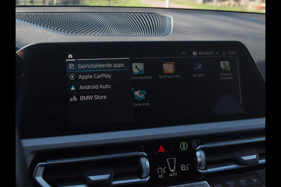 BMW 3 Serie Touring 320e Business Edition Plus | 19 Inch Velgen | Trekhaak | Laser Led koplampen | NL-Auto |