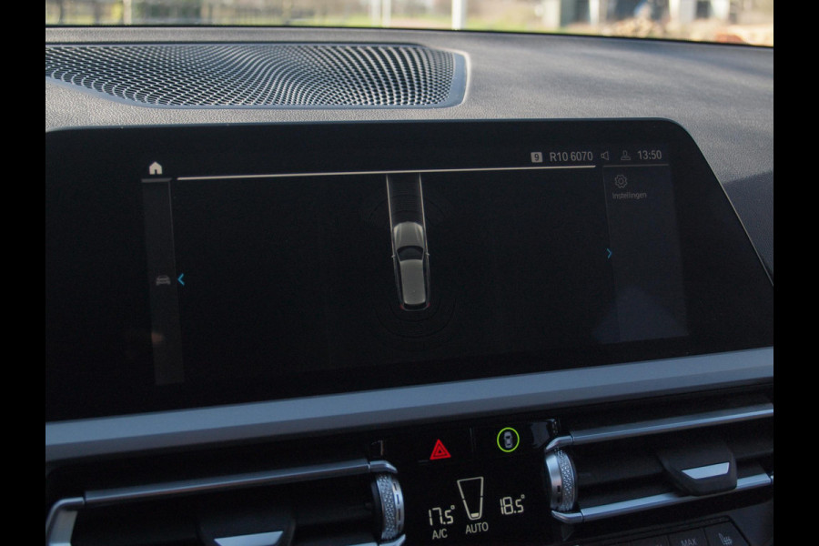 BMW 3 Serie Touring 320e Business Edition Plus | 19 Inch Velgen | Trekhaak | Laser Led koplampen | NL-Auto |