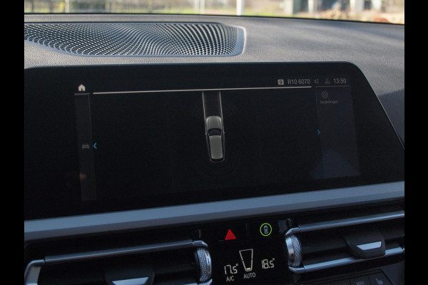 BMW 3 Serie Touring 320e Business Edition Plus | 19 Inch Velgen | Trekhaak | Laser Led koplampen | NL-Auto |