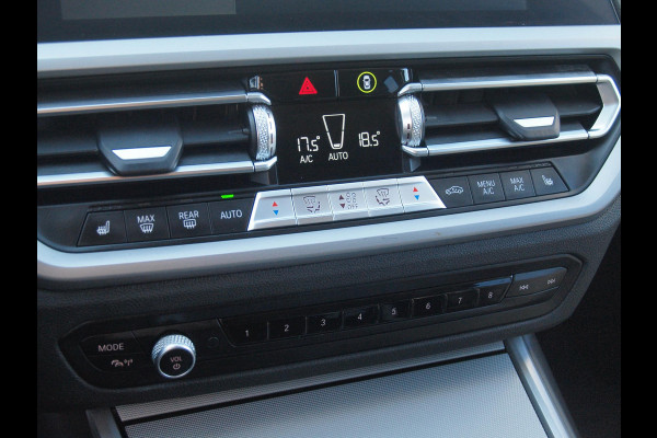 BMW 3 Serie Touring 320e Business Edition Plus | 19 Inch Velgen | Trekhaak | Laser Led koplampen | NL-Auto |