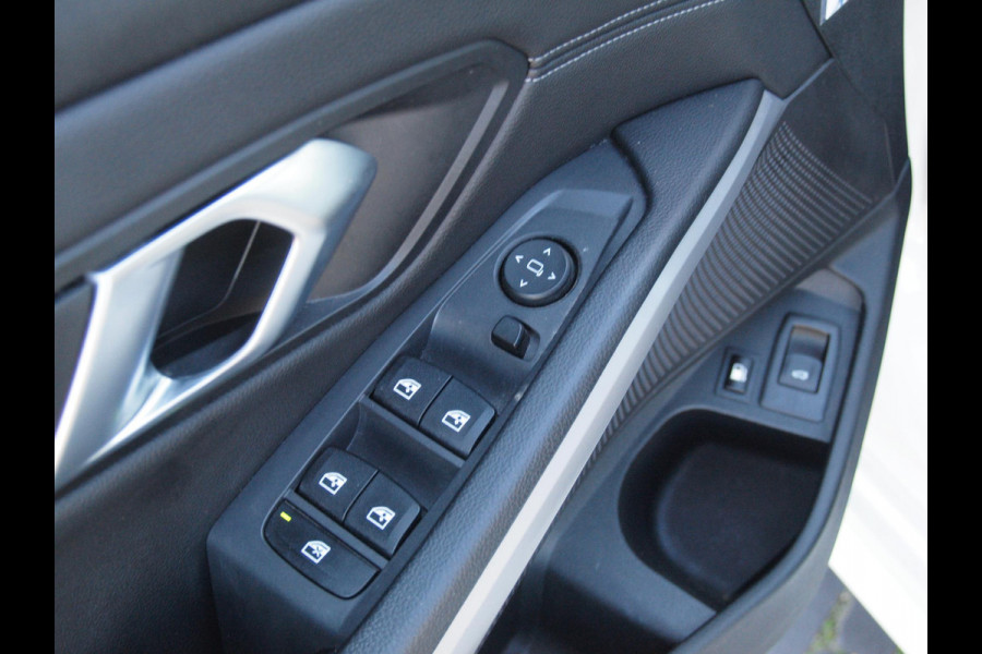 BMW 3 Serie Touring 320e Business Edition Plus | 19 Inch Velgen | Trekhaak | Laser Led koplampen | NL-Auto |