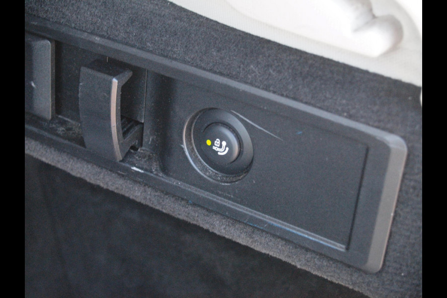 BMW 3 Serie Touring 320e Business Edition Plus | 19 Inch Velgen | Trekhaak | Laser Led koplampen | NL-Auto |