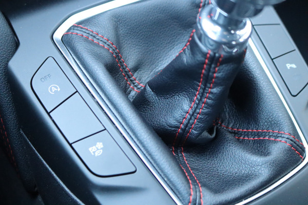 Ford Kuga 1.5 EcoB. 150PK ST-Line Winter-pack/Keyfree/Camera/Parkeerhulp