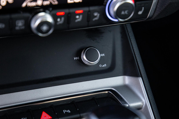 Audi Q3 45 TFSI e edition AUTOMAAT / PLUG IN HYBRID / STOELVERWARMING / LEER / VIRTUAL COCKPIT / CRUISE CONTROLE / DEALER ONDERHOUDEN