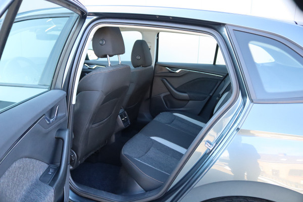 Škoda SCALA 116PK TSI Automaat Business Ed. Matrix-LED/Trekhaak/Pano-dak/Stoelverwarming/Navigatie