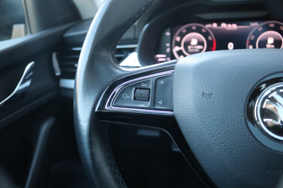 Škoda SCALA 116PK TSI Automaat Business Ed. Matrix-LED/Trekhaak/Pano-dak/Stoelverwarming/Navigatie