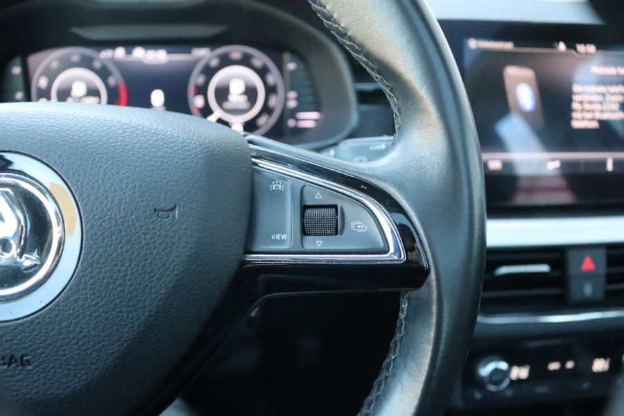 Škoda SCALA 116PK TSI Automaat Business Ed. Matrix-LED/Trekhaak/Pano-dak/Stoelverwarming/Navigatie