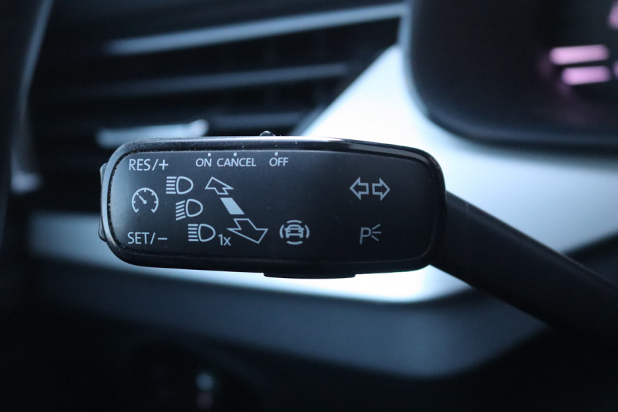 Škoda SCALA 116PK TSI Automaat Business Ed. Matrix-LED/Trekhaak/Pano-dak/Stoelverwarming/Navigatie